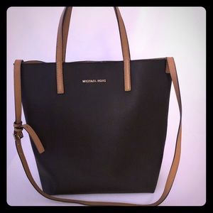 Women Michael Kors leather tote bag!